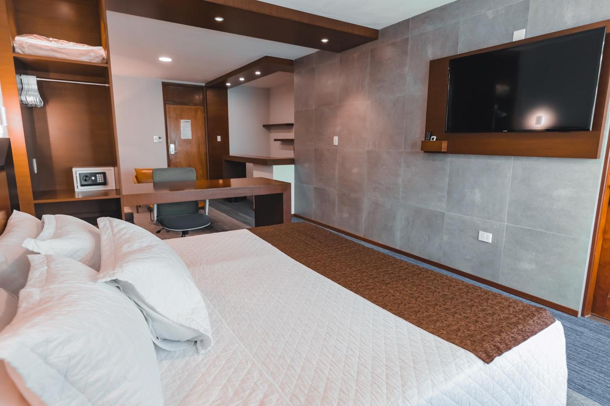 Hotel Cortez Санта-Крус-де-ла-Сьерра Экстерьер фото