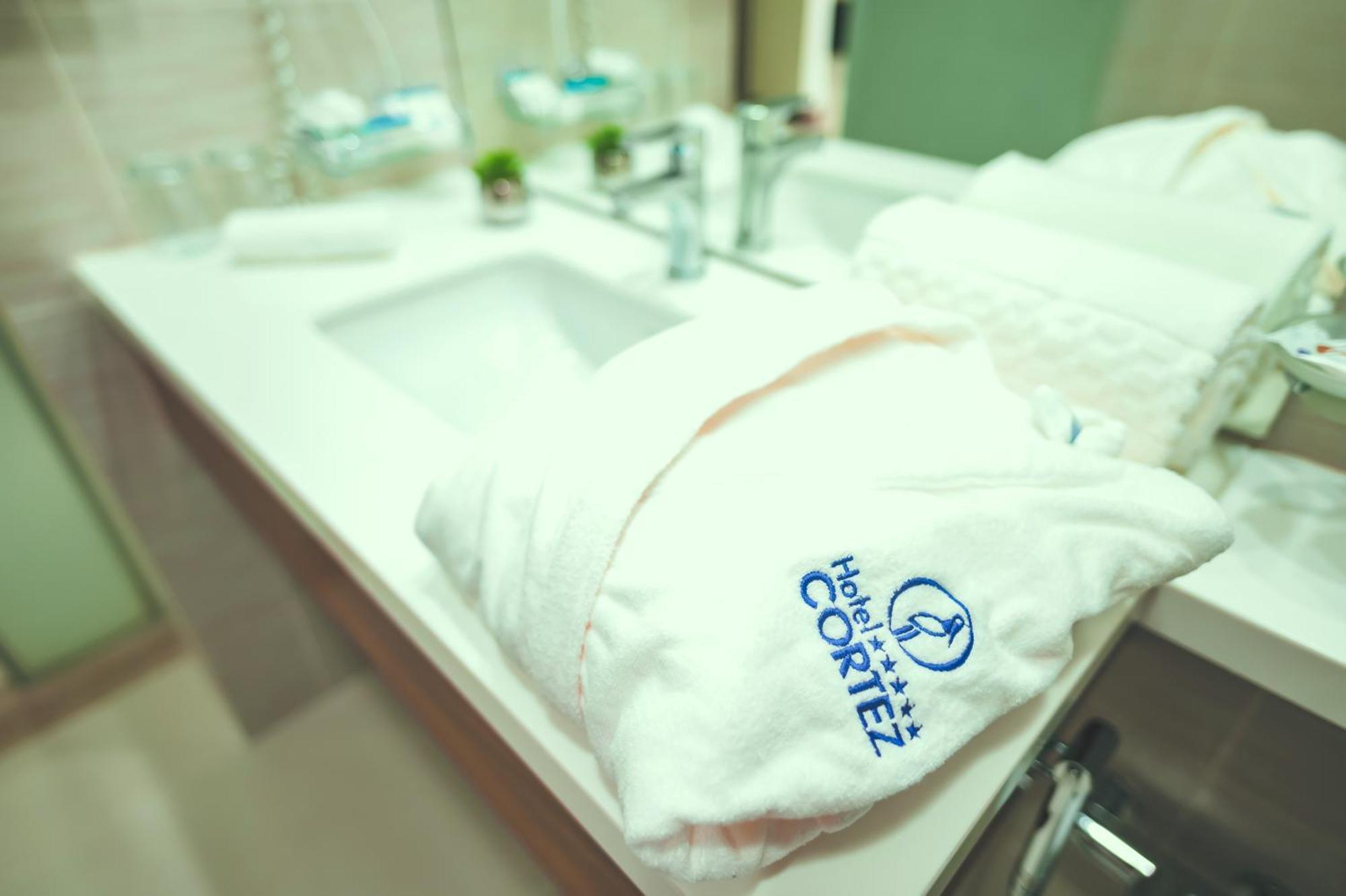 Hotel Cortez Санта-Крус-де-ла-Сьерра Экстерьер фото