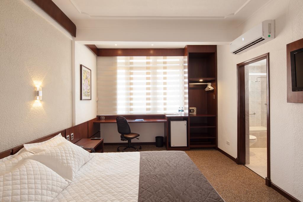 Hotel Cortez Санта-Крус-де-ла-Сьерра Экстерьер фото